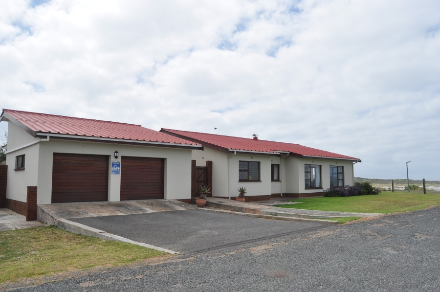 4 Bedroom Property for Sale in Sandbaai Western Cape